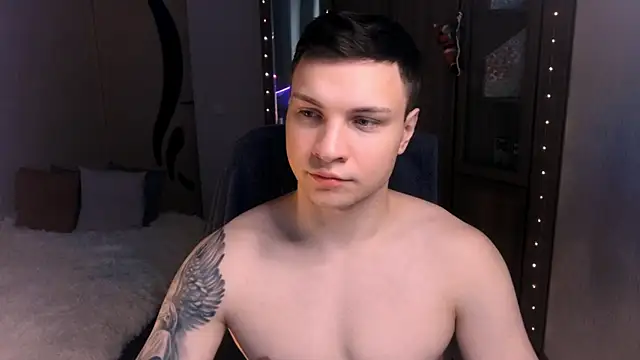 handsome guy01 online show from December 3, 8:16 am