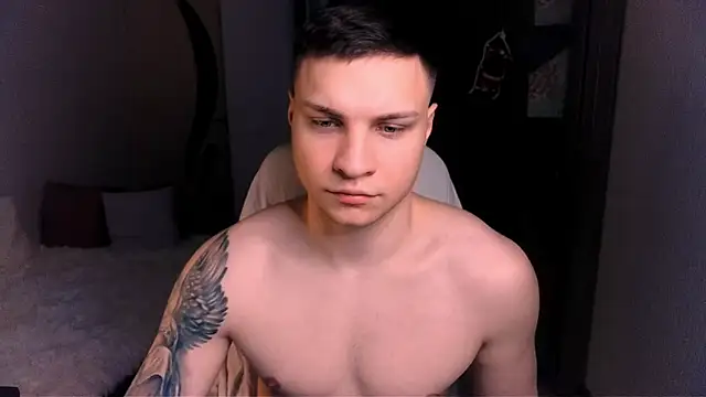 handsome guy01 online show from December 27, 9:43 pm