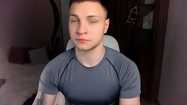 handsome guy01 online show from December 28, 11:37 pm