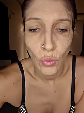 Snapshot of Lenchen_ chatting on January 6, 8:39 pm Lenchen online show from January 6, 8:39 pm