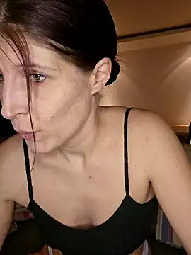 Snapshot of Lenchen_ chatting on February 13, 8:45 pm Lenchen online show from February 13, 8:45 pm