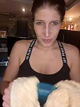 Snapshot of Lenchen_ chatting on February 22, 7:58 pm Lenchen online show from February 22, 7:58 pm