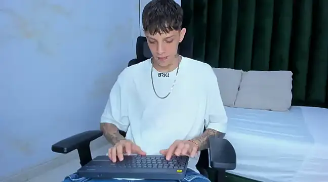 Snapshot of Adam_hard_ chatting on December 5, 7:28 pm Adam hard  online show from December 5, 7:28 pm