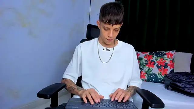 Snapshot of Adam_hard_ chatting on January 17, 7:49 pm Adam hard  online show from January 17, 7:49 pm