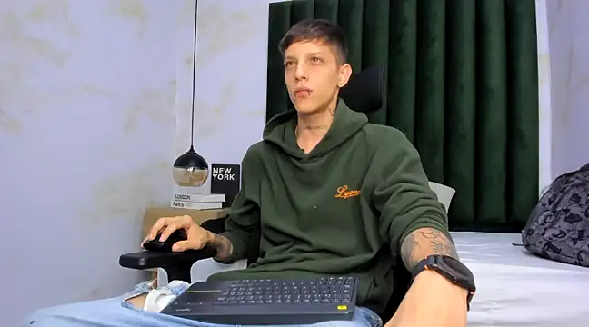 Snapshot of Adam_hard_ chatting on February 24, 11:52 pm Adam hard  online show from February 24, 11:52 pm