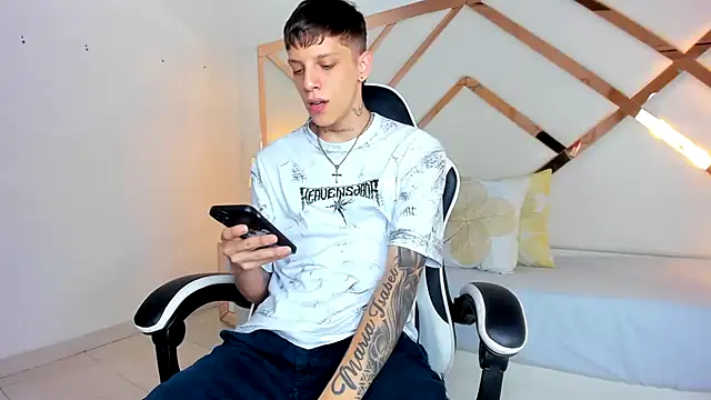 Snapshot of Adam_hard_ chatting on September 16, 7:15 pm Adam hard  online show from September 16, 7:15 pm