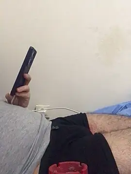 Snapshot of cshn001 chatting on February 2, 9:13 pm cshn001 online show from February 2, 9:13 pm