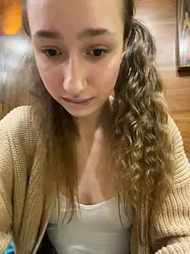 Lia  Love online show from December 9, 4:15 pm