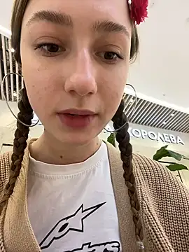 Lia  Love online show from December 12, 1:06 pm