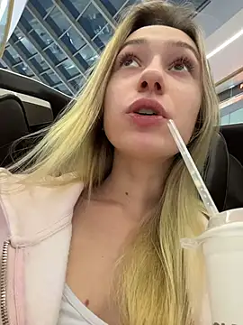 Lia  Love online show from November 9, 2:04 pm