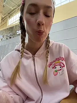 Lia  Love online show from November 14, 12:04 pm