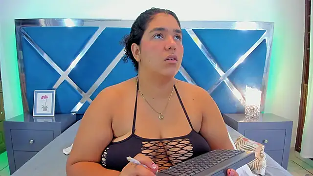 Tiffanymiller00 online show from October 27, 12:42 pm