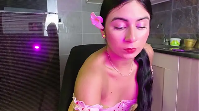 Snapshot of GABYTAYLOR_ chatting on October 2, 1:40 pm GABYTAYLOR  online show from October 2, 1:40 pm