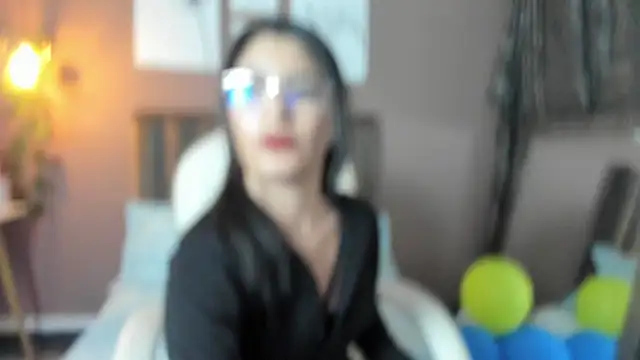 lunaalynch online show from December 18, 8:03 pm