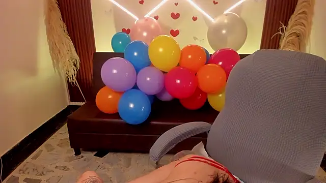 lunaalynch online show from February 26, 7:35 pm