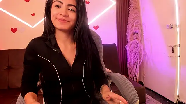 Snapshot of lunaalynch chatting on May 4, 9:22 pm lunaalynch online show from May 4, 9:22 pm