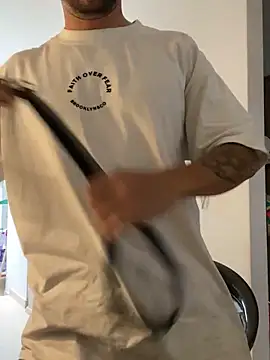 Snapshot of MrSoulMommy chatting on December 4, 12:25 pm MrSoulMommy online show from December 4, 12:25 pm