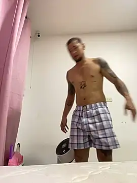 Snapshot of MrSoulMommy chatting on December 10, 6:33 am MrSoulMommy online show from December 10, 6:33 am