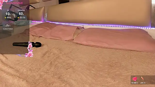 Mis  lola online show from December 12, 11:03 pm