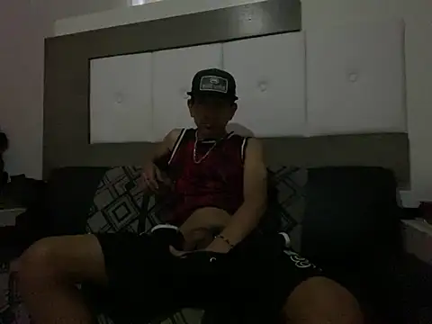 Snapshot of oiram27 chatting on May 19, 3:40 pm oiram27 online show from May 19, 3:40 pm