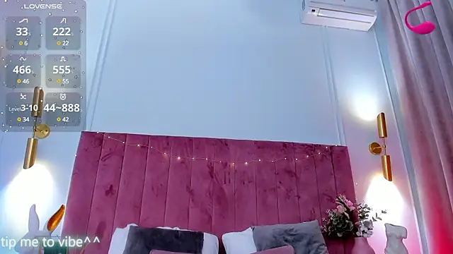 Snapshot of Mayzzie chatting on February 15, 12:59 am Mayzzie online show from February 15, 12:59 am