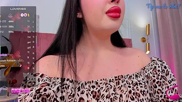 Snapshot of Mayzzie chatting on June 27, 7:19 pm Mayzzie online show from June 27, 7:19 pm