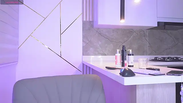 b3llaspringg online show from January 12, 11:26 pm