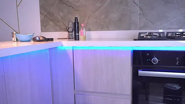 b3llaspringg online show from February 22, 1:44 am