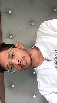 Snapshot of skinnyyyyyyyyy chatting on January 19, 7:04 am skinnyyyyyyyyy online show from January 19, 7:04 am