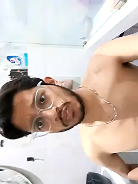 Snapshot of skinnyyyyyyyyy chatting on February 14, 3:43 am skinnyyyyyyyyy online show from February 14, 3:43 am