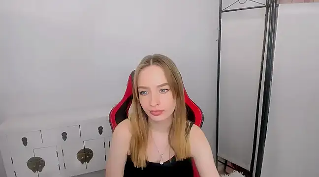 Snapshot of LilaGold chatting on January 28, 7:00 pm LilaGold online show from January 28, 7:00 pm