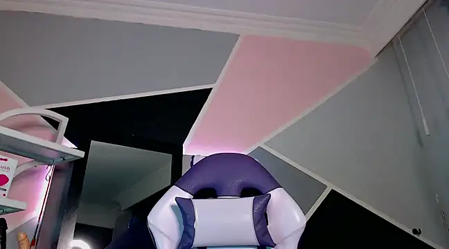 Snapshot of Samanta_james19 chatting on December 12, 4:43 pm Samanta james19 online show from December 12, 4:43 pm