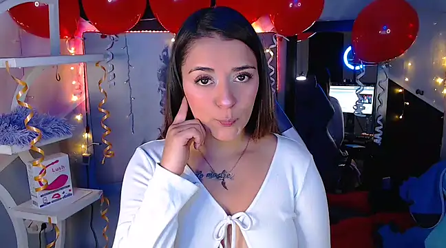 Snapshot of Samanta_james19 chatting on February 13, 6:48 pm Samanta james19 online show from February 13, 6:48 pm