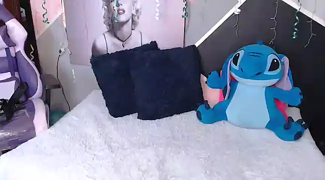 Snapshot of Samanta_james19 chatting on March 13, 8:22 pm Samanta james19 online show from March 13, 8:22 pm