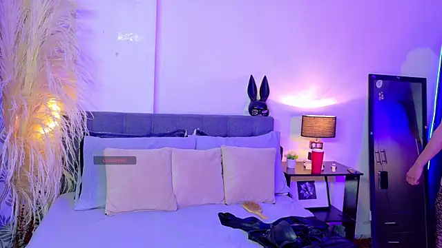 Rouse Hilton online show from October 22, 9:47 pm