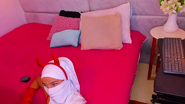 naomiii   online show from November 5, 11:54 am