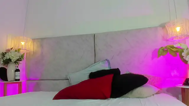 naomiii   online show from March 25, 11:38 am