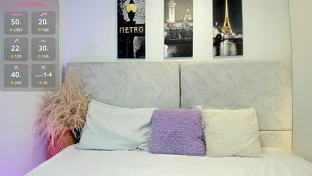 naomiii   online show from April 18, 11:47 am