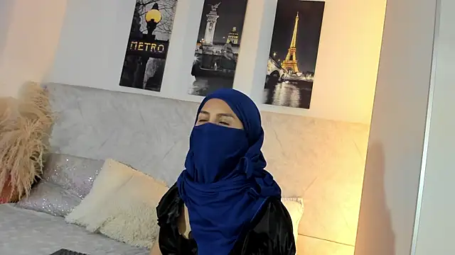 Snapshot of naomiii__ chatting on May 4, 11:28 am naomiii online show from May 4, 11:28 am
