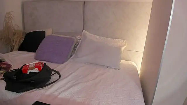 Snapshot of naomiii__ chatting on June 4, 6:36 pm naomiii online show from June 4, 6:36 pm