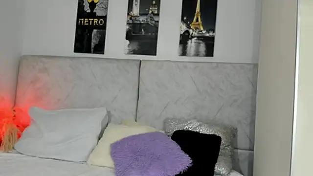 Snapshot of naomiii__ chatting on June 5, 7:08 pm naomiii online show from June 5, 7:08 pm