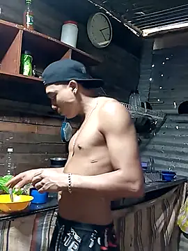 Snapshot of tayson_ chatting on January 21, 2:59 pm tayson online show from January 21, 2:59 pm