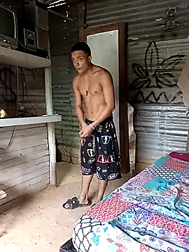 Snapshot of tayson_ chatting on January 31, 6:25 pm tayson online show from January 31, 6:25 pm