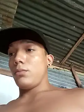 Snapshot of tayson_ chatting on February 6, 6:13 pm tayson online show from February 6, 6:13 pm