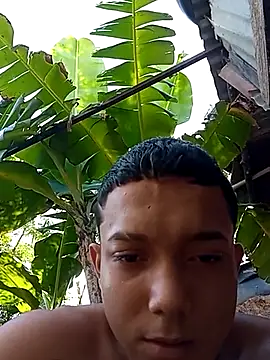 Snapshot of tayson_ chatting on February 16, 2:21 pm tayson online show from February 16, 2:21 pm