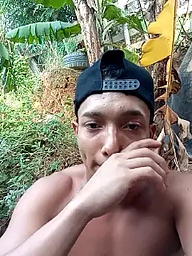 Snapshot of tayson_ chatting on March 5, 9:04 pm tayson online show from March 5, 9:04 pm