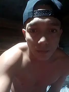 Snapshot of tayson_ chatting on March 21, 10:42 am tayson online show from March 21, 10:42 am