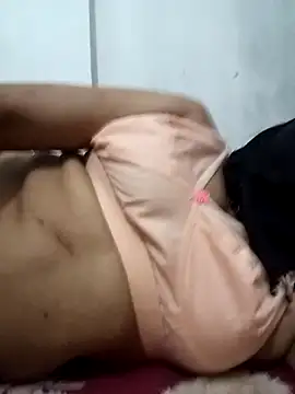 Snapshot of HenaAra chatting on February 7, 4:54 pm HenaAra online show from February 7, 4:54 pm