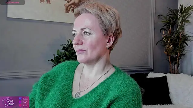 Nika Smit online show from February 7, 1:11 pm