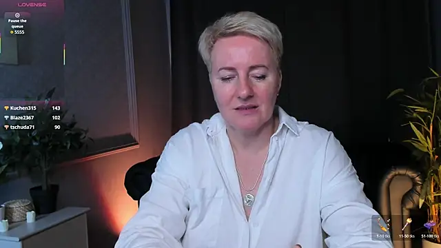 Snapshot of Nika_Smit chatting on April 25, 1:41 pm Nika Smit online show from April 25, 1:41 pm